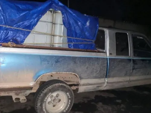 Patrulleros van tras huachicoleros, caen a aguas negras