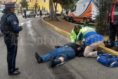 Derrame de aceite ocasiona accidente en el bulevar 5 de Mayo