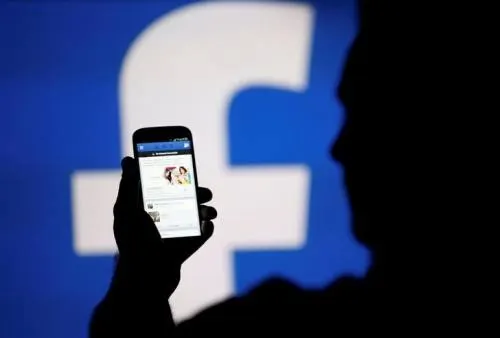 Facebook se adentra más en la música y firma acuerdo con Warner Music