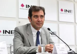 Se disculpa presidente INE por ofensas contra indígenas