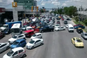 Sin piedad, antorchos desquician tráfico en zona del CIS