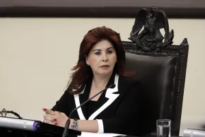 Burócratas despedidos están siendo contratados en la IP‏