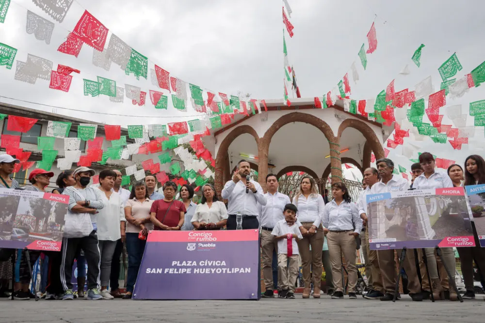Gobierno municipal hace entrega de la rehabilitación de la plaza cívica en San Felipe Hueyotlipan