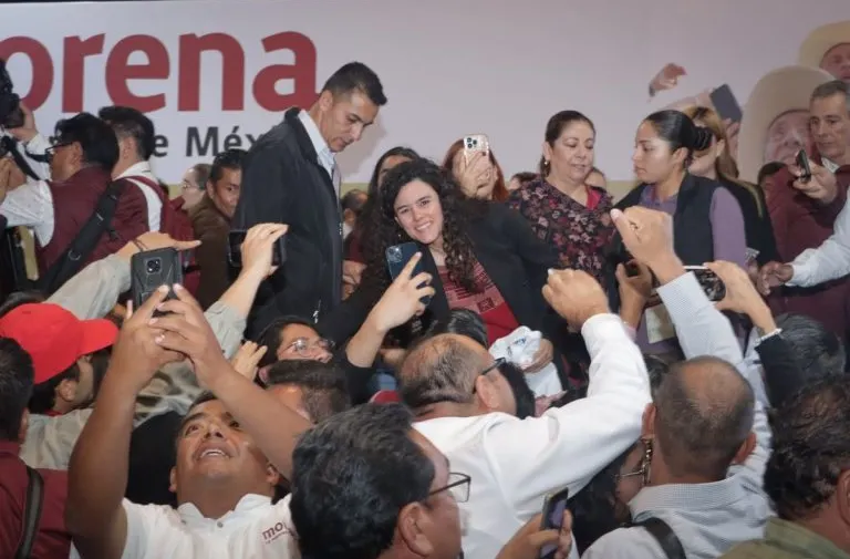 Primera asamblea, entre incomodidad y abucheo