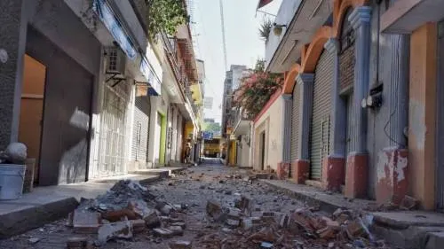 Sismo deja daños en 4 mil viviendas, 80 escuelas y 5 hospitales de Oaxaca