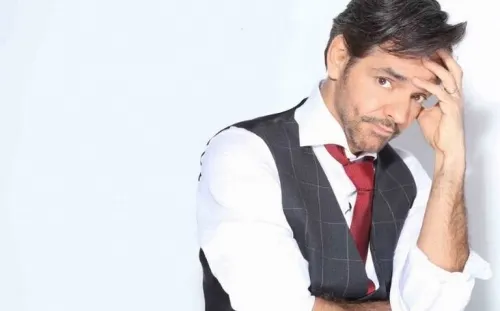 Apple TV+ lleva a Eugenio Derbez a Acapulco
