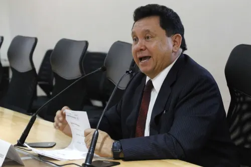 Suspenden resolución de queja contra Héctor Alonso por violencia política de género