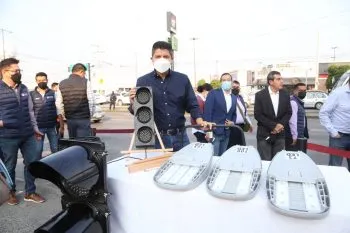 Rivera Pérez inicia la modernización de semáforos y luminarias en Puebla capital