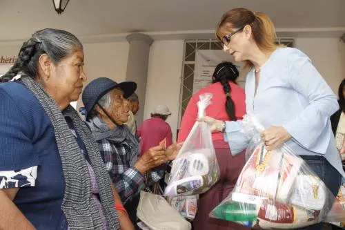 Reciben alumnos de San Pedro Cholula herramientas tecnológicas
