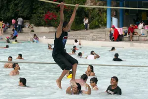 Parques acuáticos y balnearios esperan llenos este fin de semana
