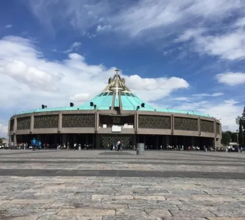 Reabren Basílica de Guadalupe y llegan miles de fieles