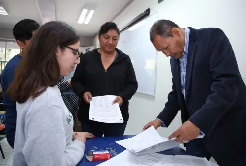 Otorga Secretaría de Educación 10 mil becas a alumnos de escuelas públicas