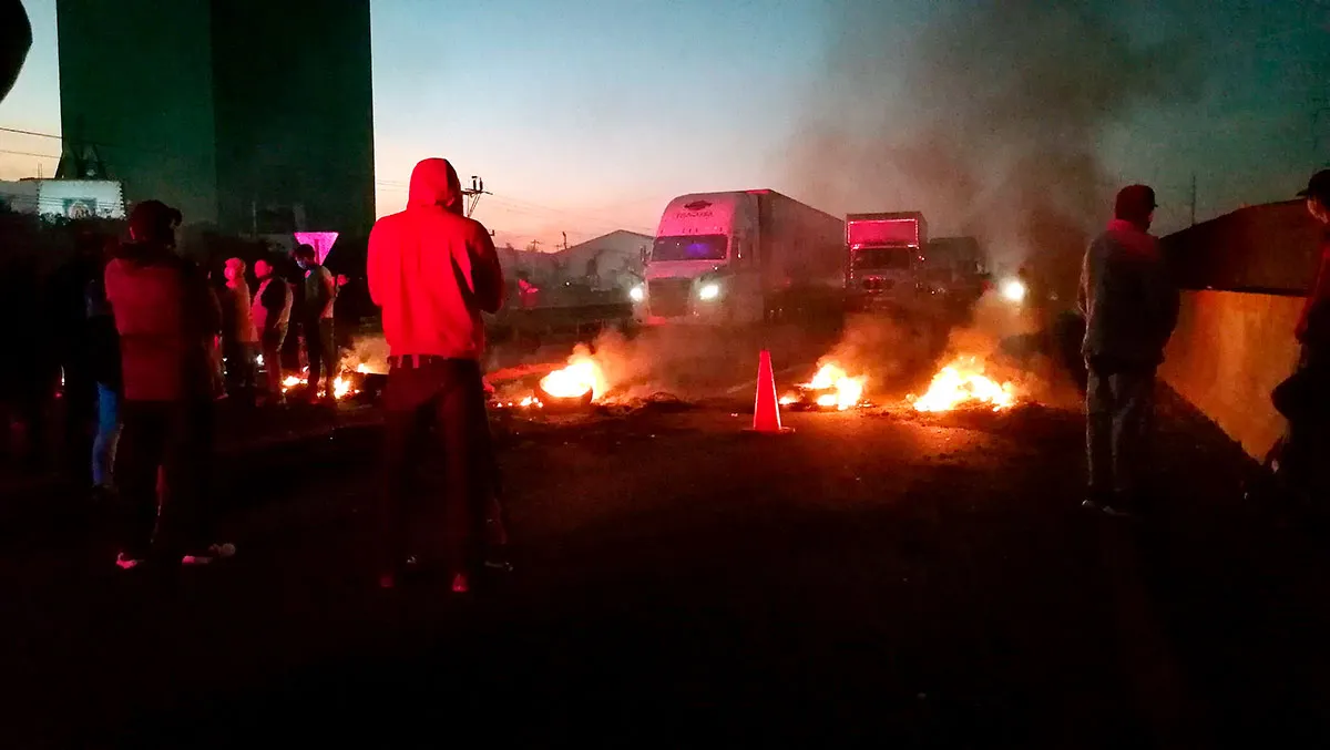 Bloqueo Autopista Mexico Puebla Santa Ana Xalmimilulco