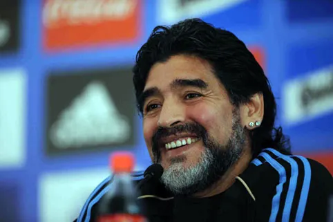 Maradona debe 39 millones de euros a Italia