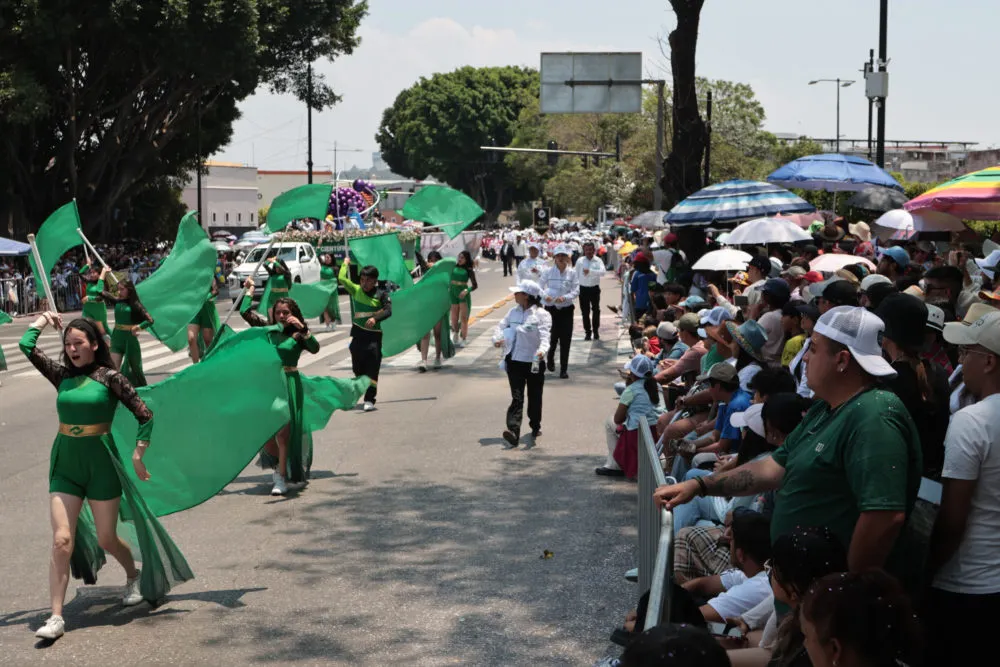 Padres reclaman la exclusión de la banda escolar de la Secundaria Técnica 2 del desfile del 5 de mayo en Puebla