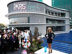 Paris Hilton inaugura personalmente hotel en Filipinas