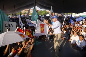 Certeza jurídica a locatarios de mercados, promesa de Tony Gali
