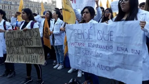 Tras marcha en, alumnos de Medicina acuerdan reunión con autoridades federales y educativas