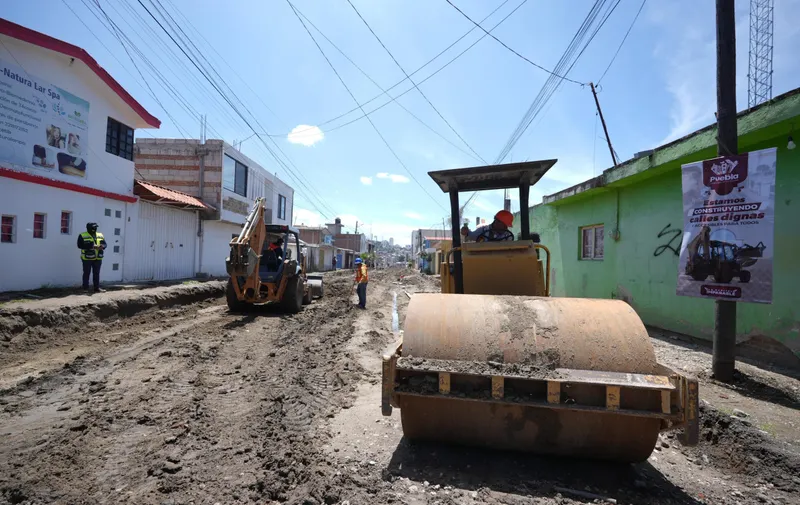 Fortalece Ayuntamiento de Puebla infraestructura vial en la junta auxiliar Ignacio Romero Vargas
