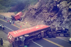 Mueren 11 personas en accidente carretero en SLP, nueve eran estudiantes