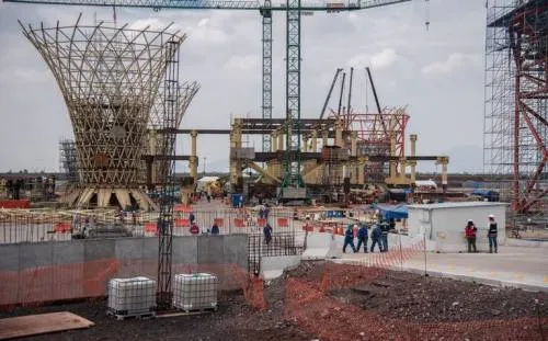 Calificadoras se mantienen firmes pese a anuncio de compra de bonos del NAIM