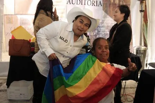 Activista gay se registró en PRD para una diputación local
