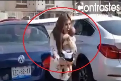 VIDEO: Madre encierra a su bebé en el auto mientras desayuna con sus amigas en Puebla