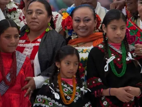‘Tráete tu petate’; discriminan a representante indígena