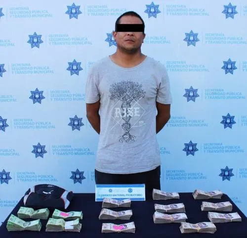 Recuperaron elementos de la SSPTM 140 mil pesos; hay un presunto asaltante detenido