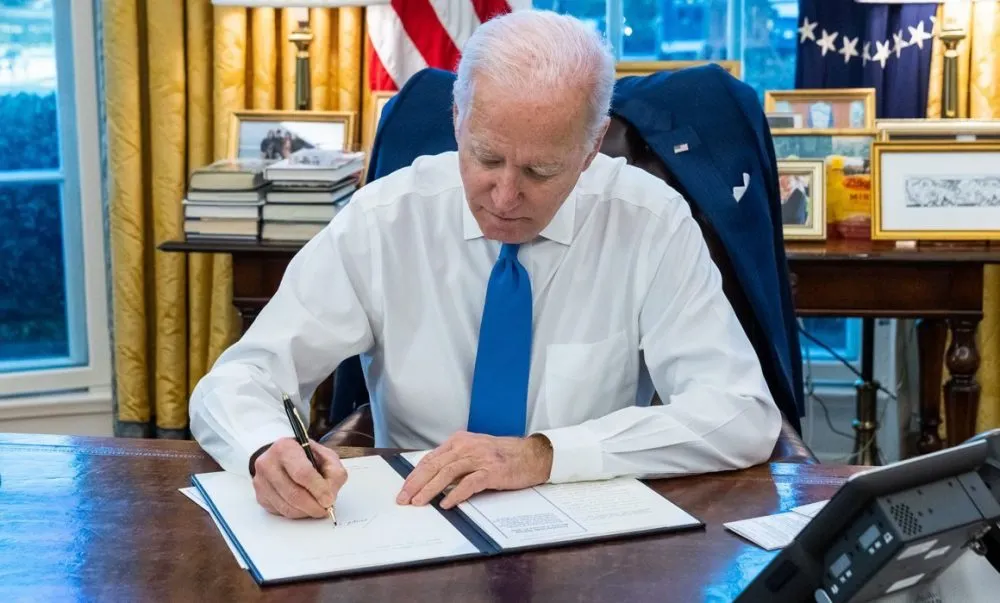 Biden cerrará espacio aéreo de Estados Unidos a los aviones rusos