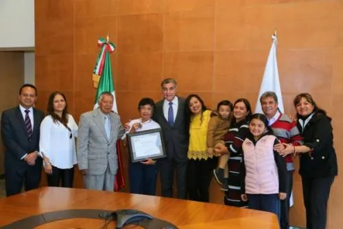 Reconoce Tony Gali a la maratonista Martha Rojas