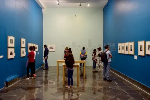 Continúan visitas guiadas de la exposición “Se buscan: retratos inéditos de Manuel Álvarez Bravo”