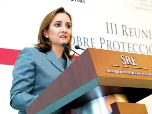 Facilitarán trámites de naturalización; 630 mil niños carecen de documentos