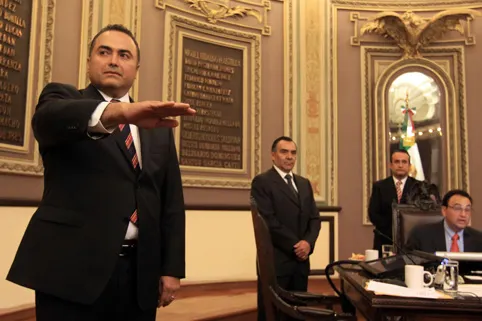 David Villanueva ya tiene fuero al tomar protesta como auditor superior