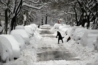 Nueva tormenta invernal deja estragos en NY