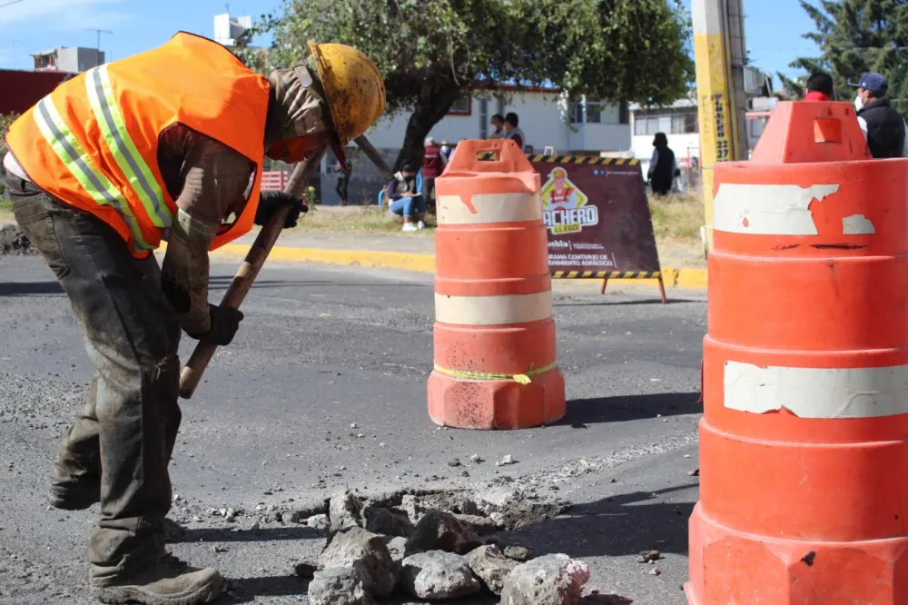 Con 20 cuadrillas, Ayuntamiento de Puebla mantiene atención al bacheo en la ciudad 