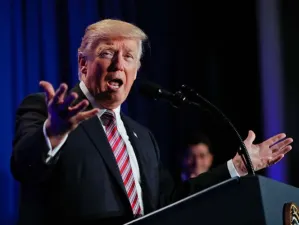 Juez bloquea parcialmente orden migratoria de Trump