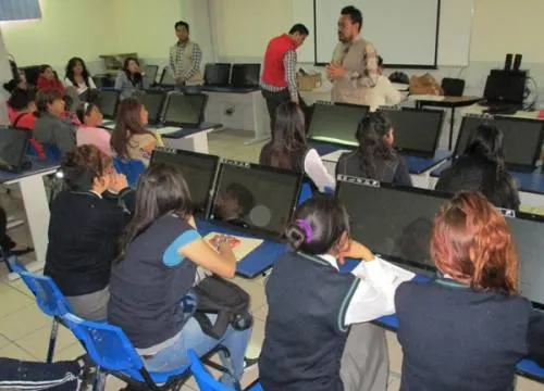 En 100 escuelas de Puebla SEP aplica prueba piloto para que alumnos no lleven mochilas