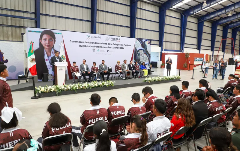 Preside Sergio Salomón abanderamiento de la delegación poblana rumbo a los Paranacionales CONADE 2024