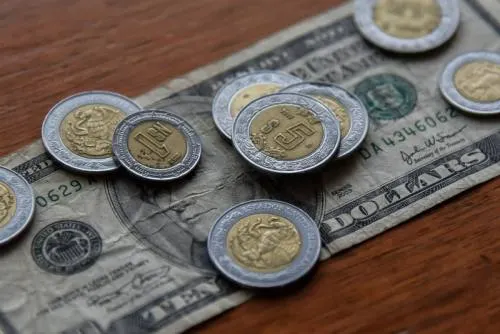 Casas de cambio del aeropuerto capitalino venden dólar en 20.05 pesos
