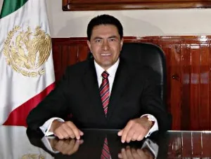 Edil destituido se pasea en el Congreso