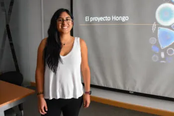 Artista egresada UDLAP presenta proyecto sobre arte y hongos