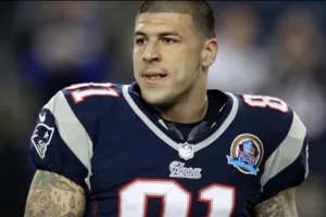 Cadena perpetua para estrella de la NFL, por homicidio