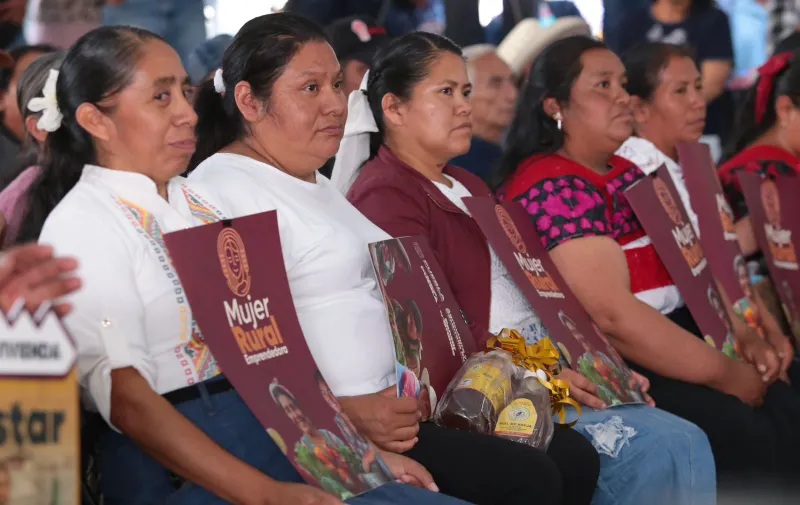 Con inversión de 8 mdp, gobierno estatal reconstruye campo afectado en Huauchinango