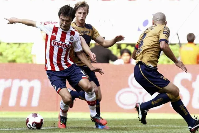Chivas ni con penal gratis gana a Pumas