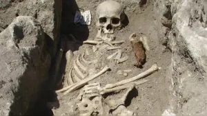 Localizan restos de un ?vampiro? en Bulgaria