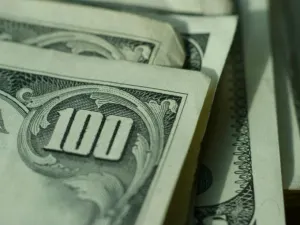 Dólar mantiene su precio en 20.70 en bancos
