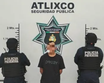 Policía de Atlixco asegura a joven con arma de fuego