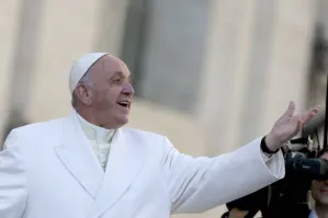 Papa suspende actividades por problemas de salud
