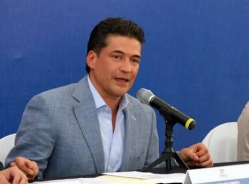 PRD tan lejos de AMLO y tan cerca de RMV